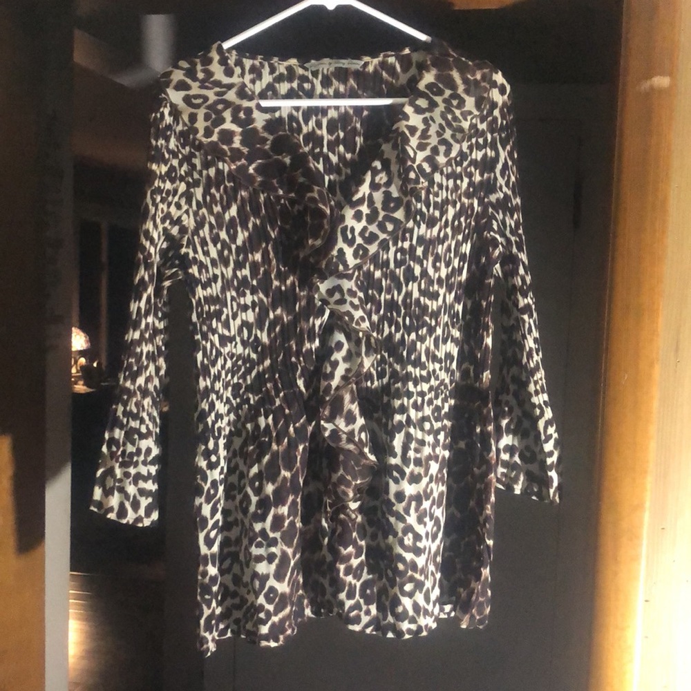 Larry Levine cheetah print blouse. Size L